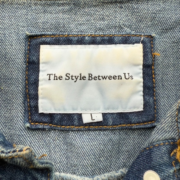 The Style Between Us Cropped Jean Jacket Size L - Picture 9 of 14